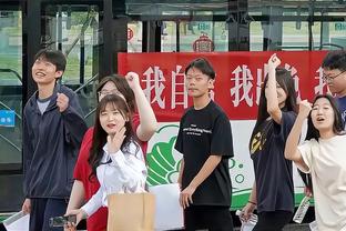 陈婉婷庆祝率队女锦标夺冠：第三年终于迎来我和你们的第一个冠军
